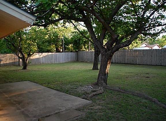 3rd image of 1105 Russell Ln