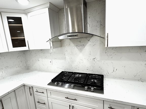 5th image of 17442 Jefferson Ln