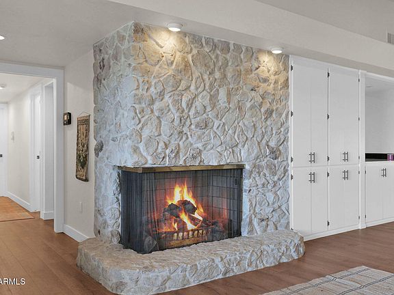 3rd image of 5835 W BELMONT Avenue