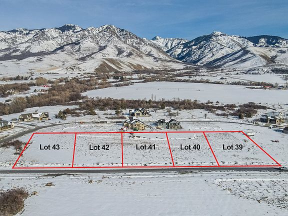 3rd image of 658 N Cherry Ridge Ln