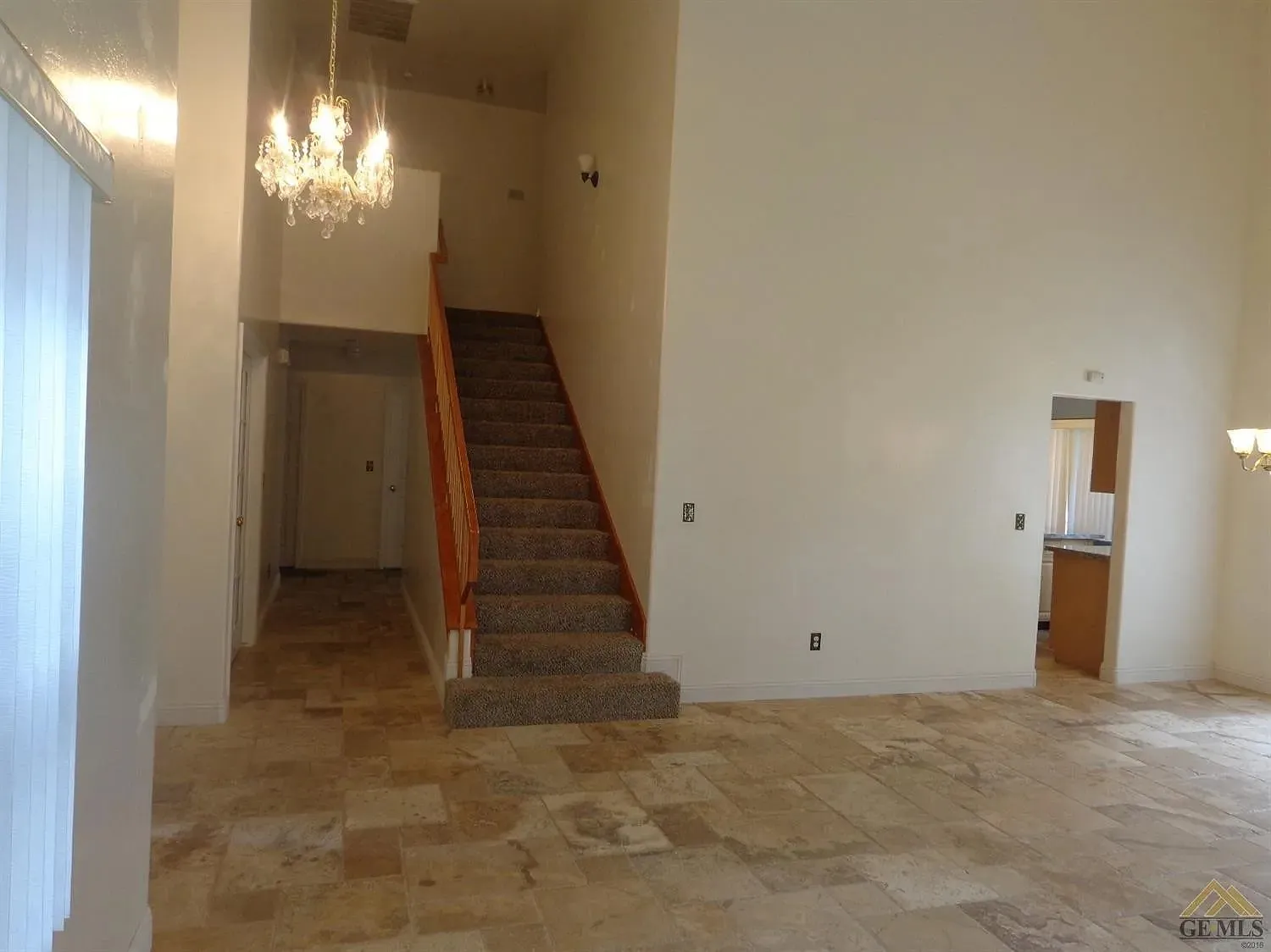 5 bed, 2295 sqft, $850 — Photo 3