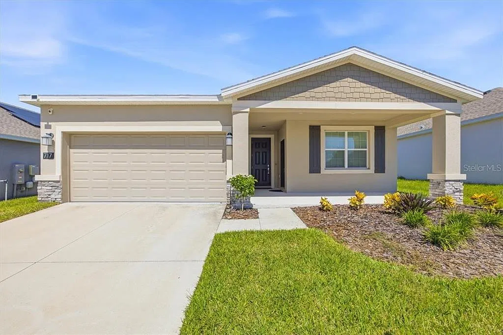 3 bed, 2.0 bath, 2080 sqft, $2,300 — Photo 1
