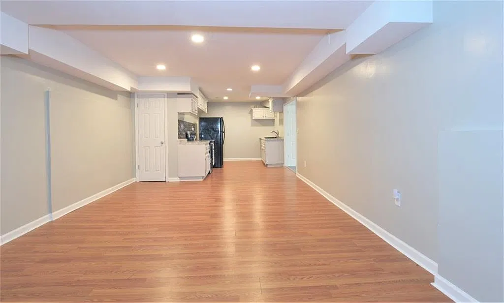2 bed, 1.0 bath, 3938 sqft, $1,550 — Photo 4