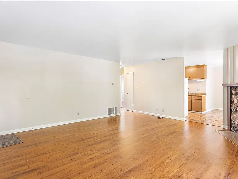 2120 San Antonio Ave #E — Photo 4