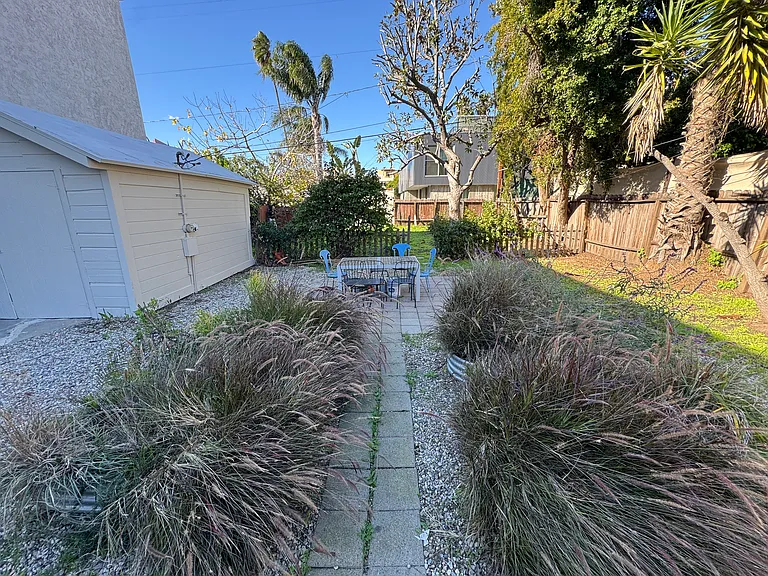 849 N West Knoll Dr — Photo 39