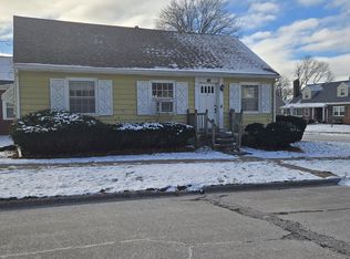705 E 32nd St, Davenport, IA 52803