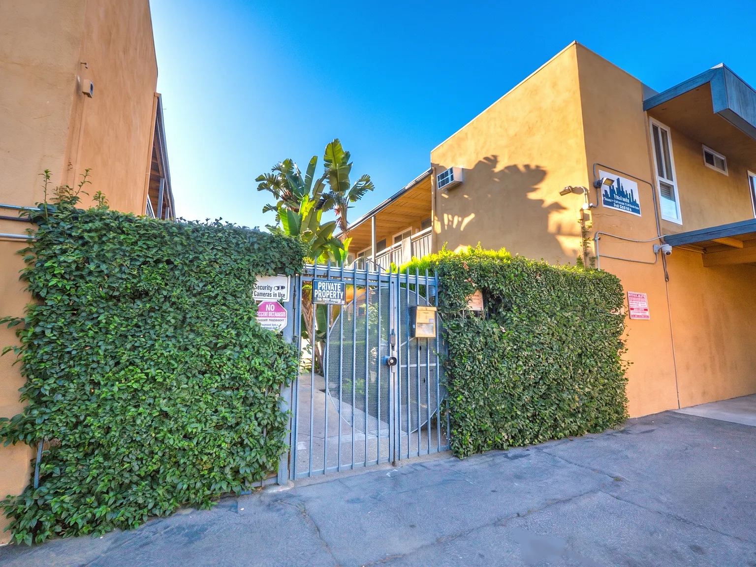 7351 Variel Ave — Photo 2