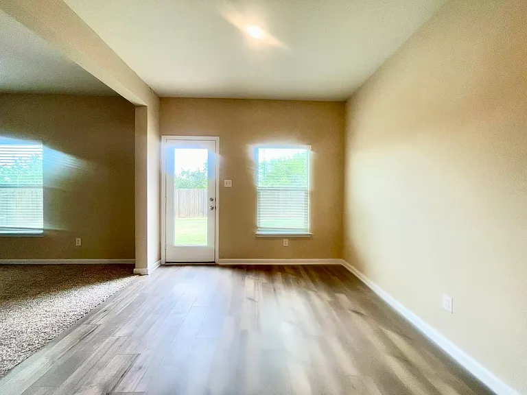 1702 Sandalwood Way — Photo 12