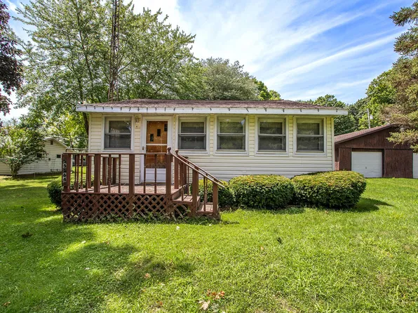 55564 Beechwood Ave, Dowagiac, MI 49047