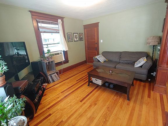 3rd image of 20 Emerson Ave