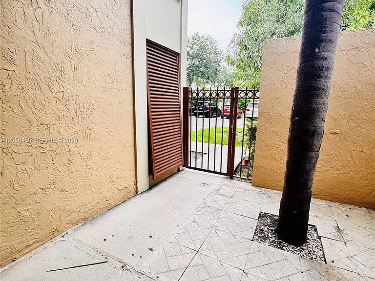 3939 NE 5th Ave #C106 — Photo 23
