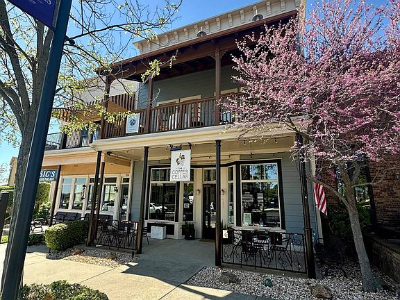 2nd image of 350 Town Square Rd