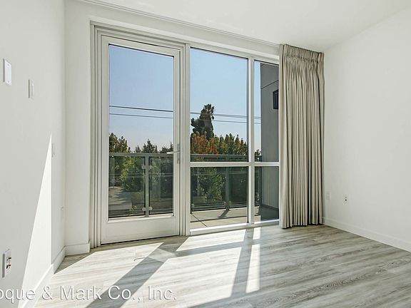 5th image of 3008 Santa Monica Blvd #210