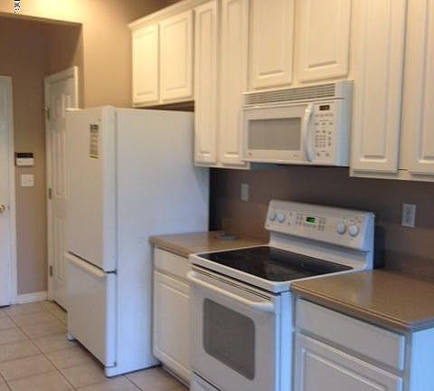 3rd image of 11053 E Castlemain Cir