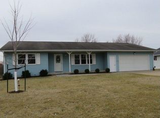 522 W Fox Knoll Dr, Lena, IL 61048