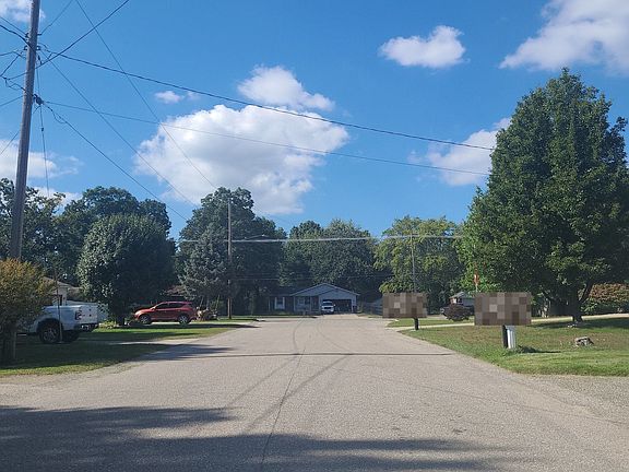 4th image of 207 Belair St