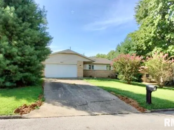 805 Hilldale Ave, Herrin, IL 62948