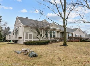 796 Edgemont Run, Bloomfield, MI 48304