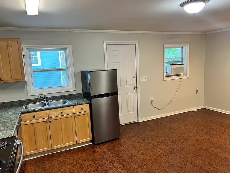 1216 E Duffy St #A — Photo 9