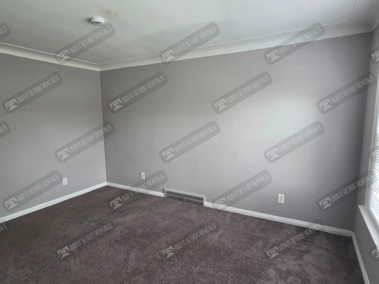 House- Multi Family — Photo 4
