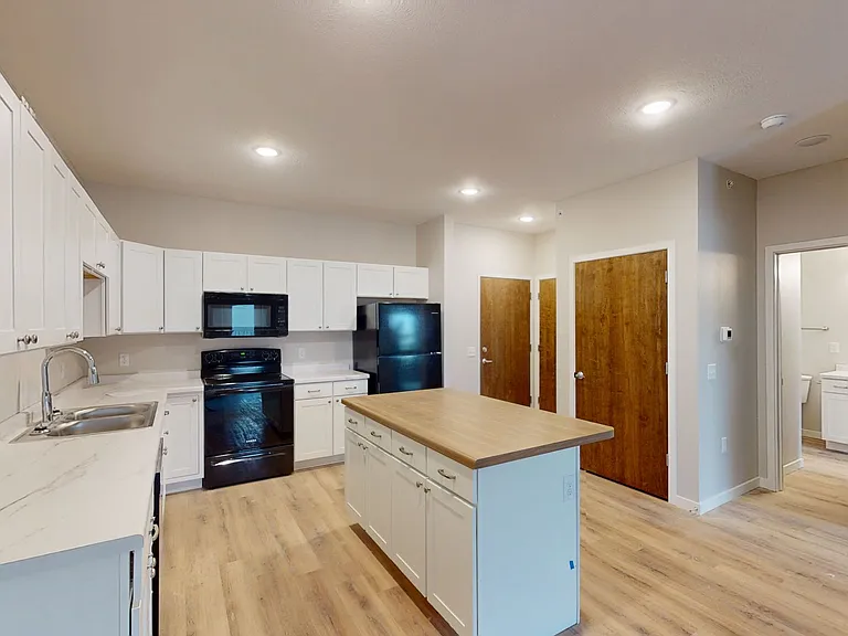South Pointe Apartments — Photo 6