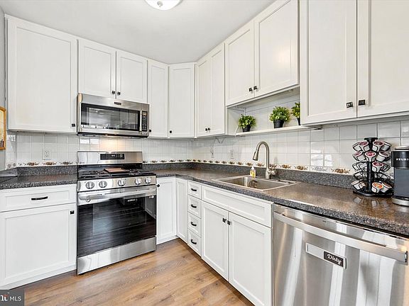 4th image of 614 Woodgate Ln