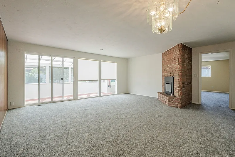 3 bed, 1.5 bath, 1800 sqft, $2,100 — Photo 2