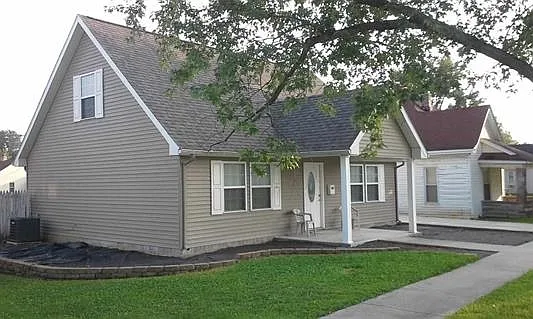 320 Frank St photo 1