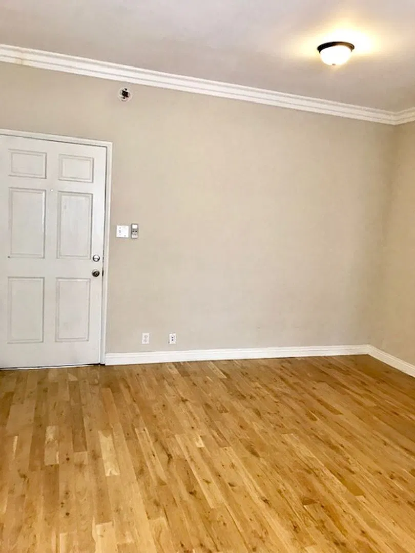 1811 Wilcox — Photo 3