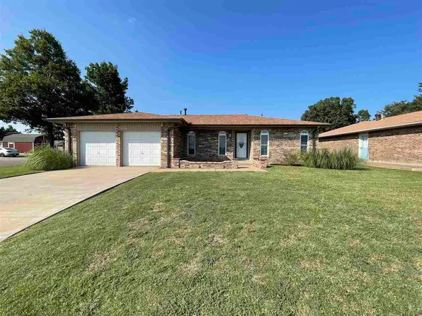 1317 W Chestnut Ave, Ponca City, OK 74601