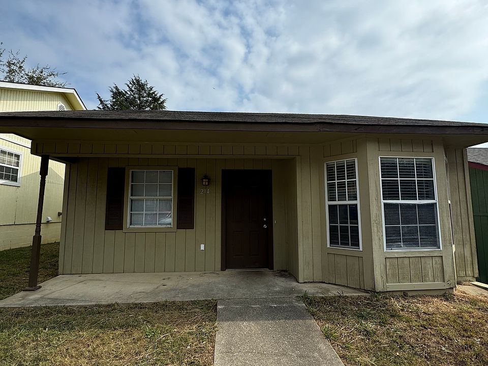 1st image of 214 Rockyreef Cir