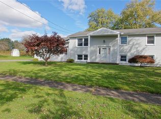 26 Adeane Dr W, Rochester, NY 14624