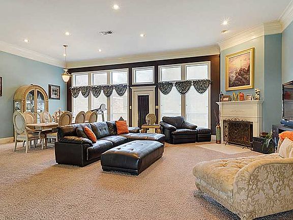 3rd image of 14125 Longwood Cir