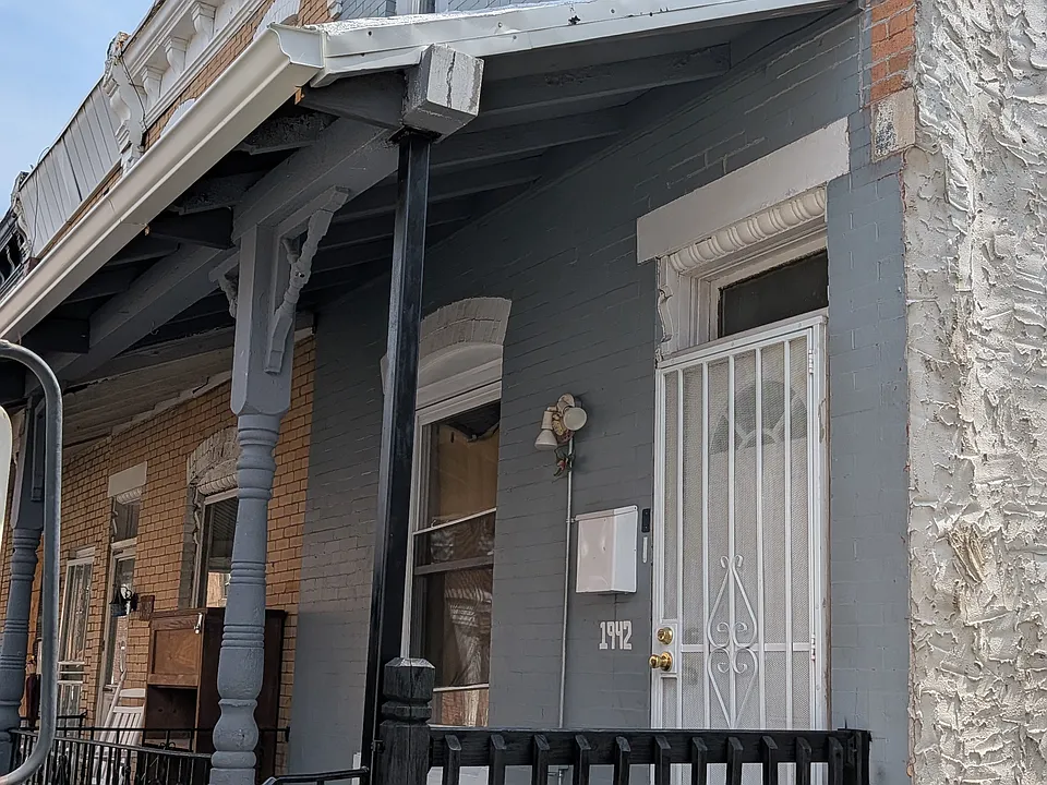 1942 Bonitz St