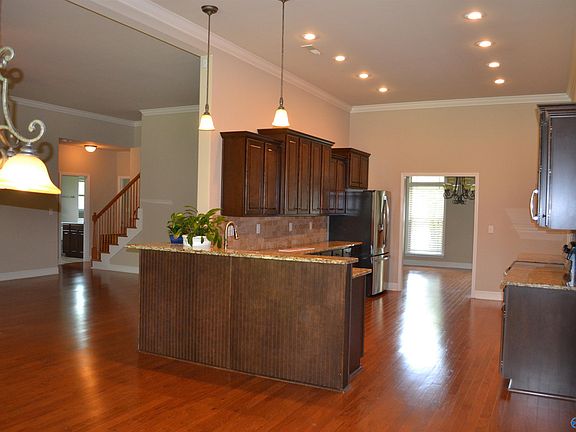 3rd image of 104 Rushing Brook Dr