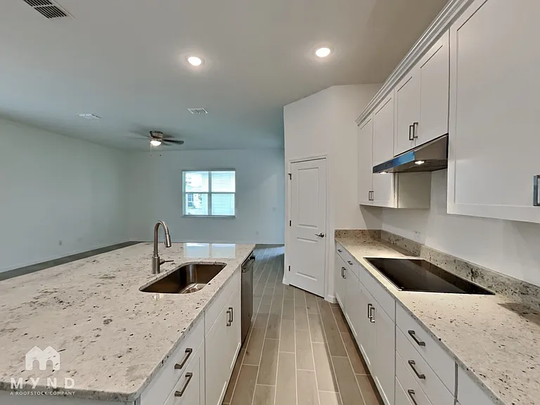 762 Middleton St — Photo 5