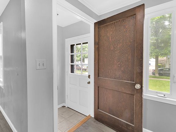 2nd image of 142 Stevenson Blvd