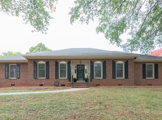 204 Heathcliff Pl, Winston Salem, NC 27104