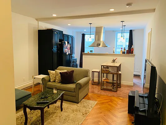 Rented by Realty Collective | media 3