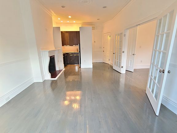 5th image of 254 Newbury St #41