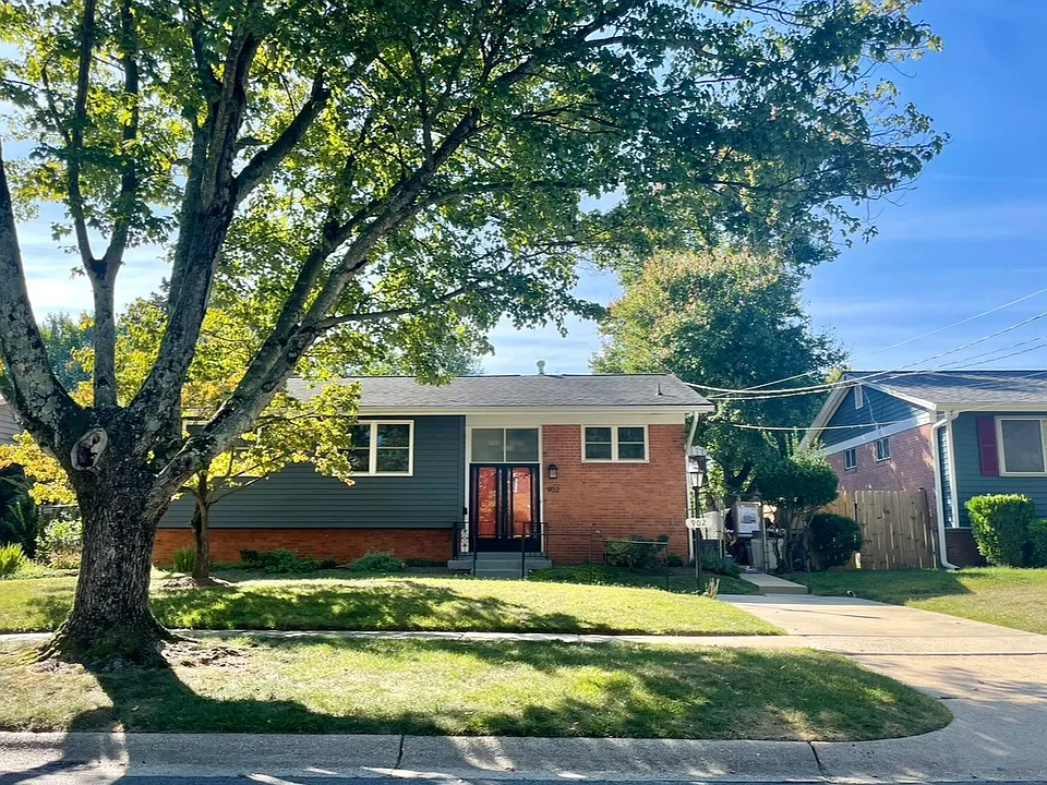 902 Malta Ln