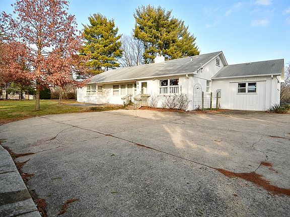 2nd image of 364 Urban St