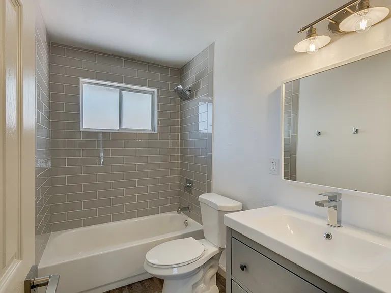 $0 First Month Rent! Remodeled 2 Bed Casita w/ Private Patio, W/D & Pool — Photo 21