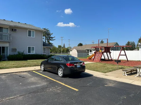 Brookfield Apartments, 415 W Wayne St, Bronson, MI 49028