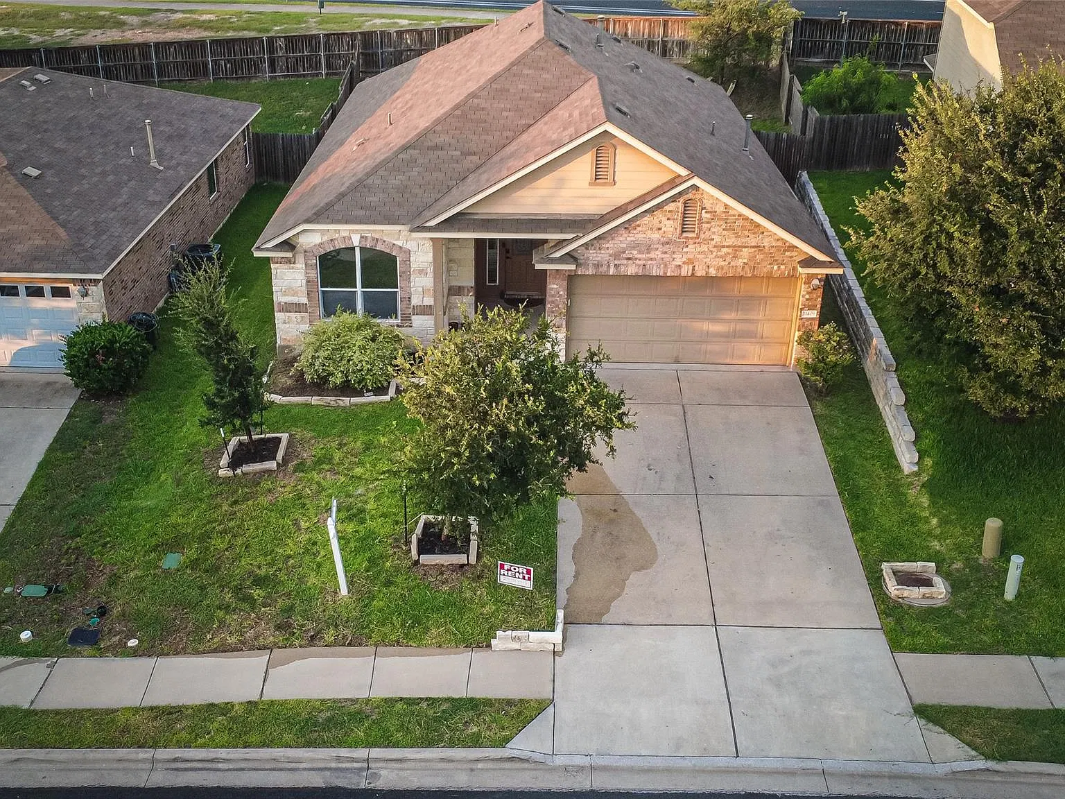 3 bed, 2.0 bath, 1685 sqft, $1,950 — Photo 2