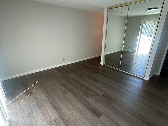4th image of 10915 Northview Sq