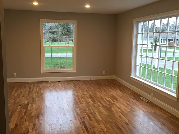 5th image of 2240 Seneca Dr
