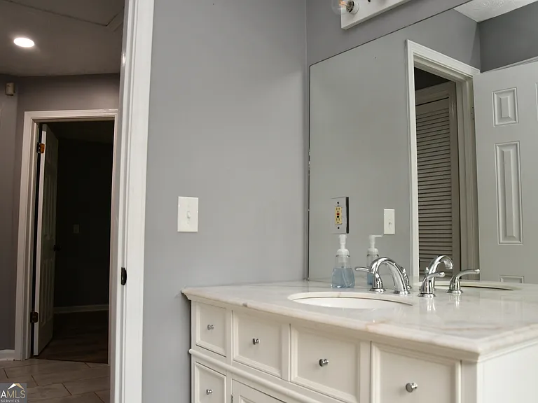 5932 Homestead Cir — Photo 48