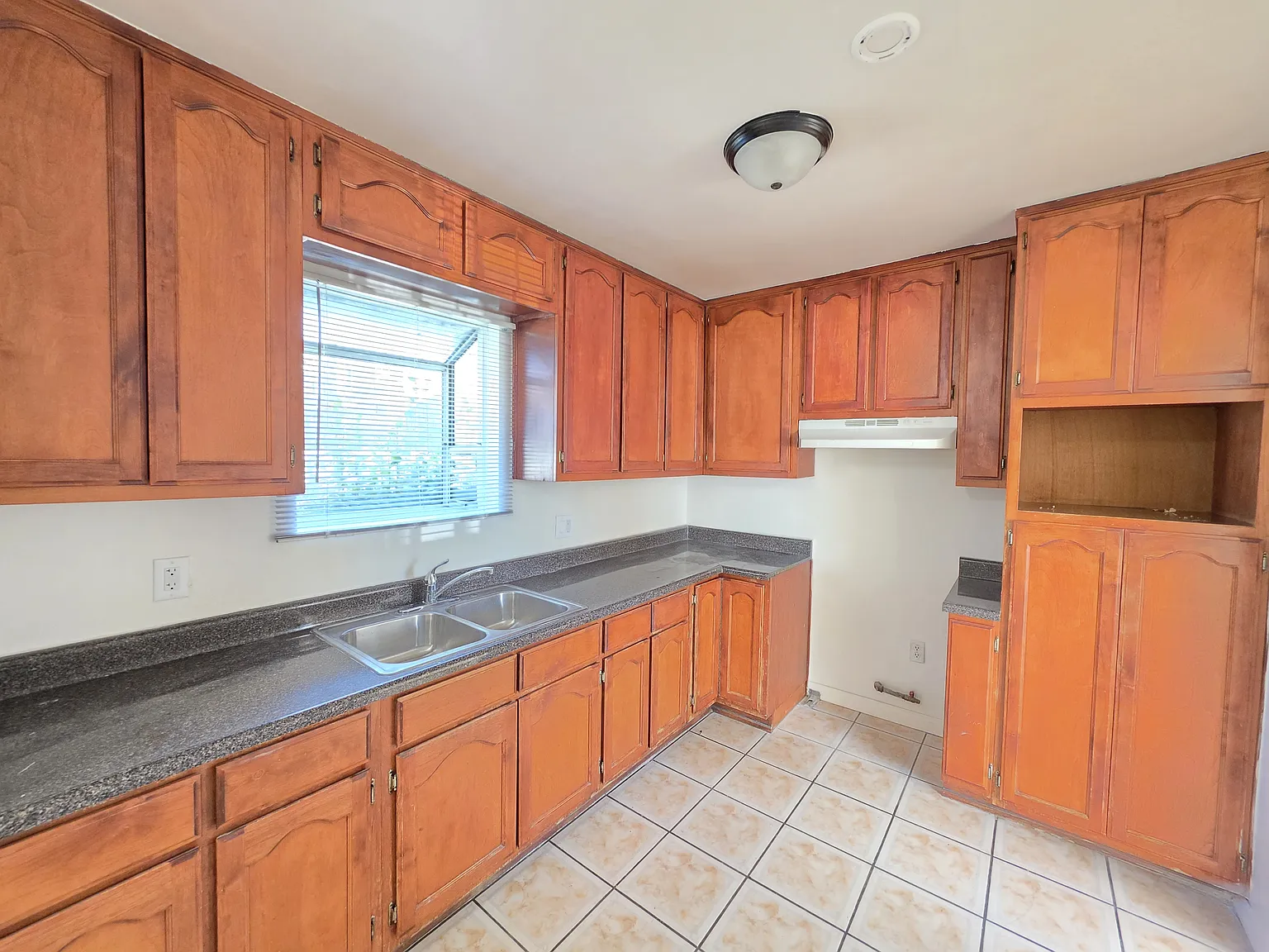 3 bed, 1800 sqft, $3,600 — Photo 3