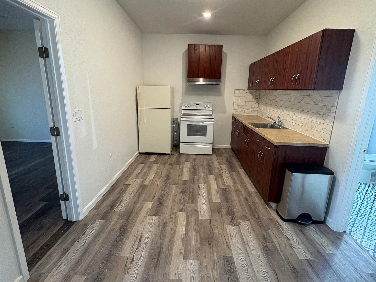 2 bed, 900 sqft, $1,300 — Photo 2